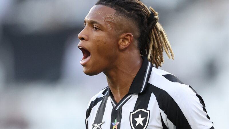 Com 12 jogos no Brasileiro, Danilo é cortado de jogo do Botafogo por “motivos pessoais”
