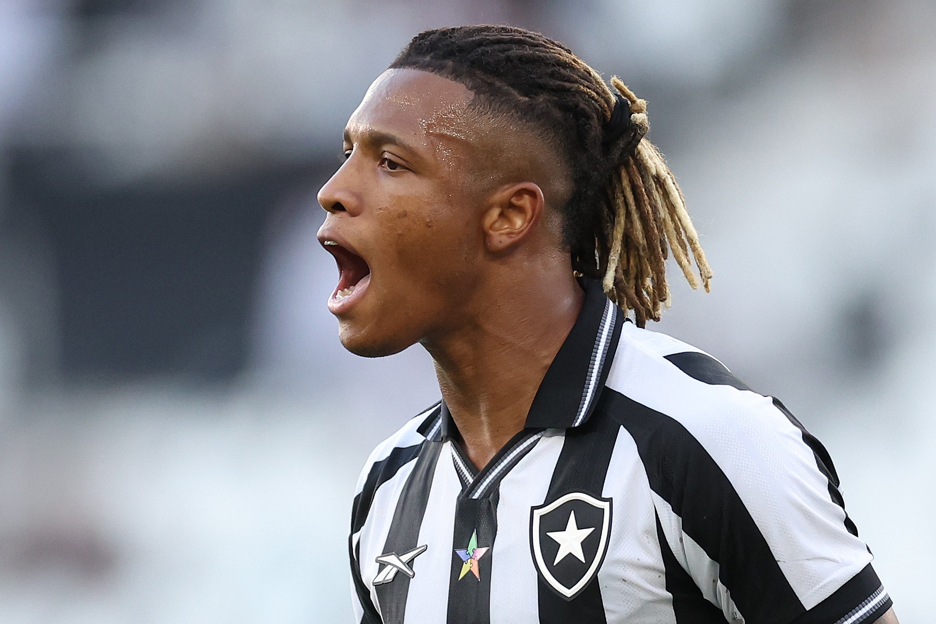 Com 12 jogos no Brasileiro, Danilo é cortado de jogo do Botafogo por “motivos pessoais”