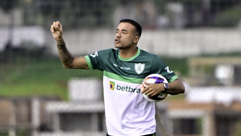 América-MG anuncia saída do técnico Roger Silva