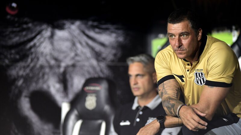 Ponte acumula gols sofridos no segundo tempo e liga alerta para queda física