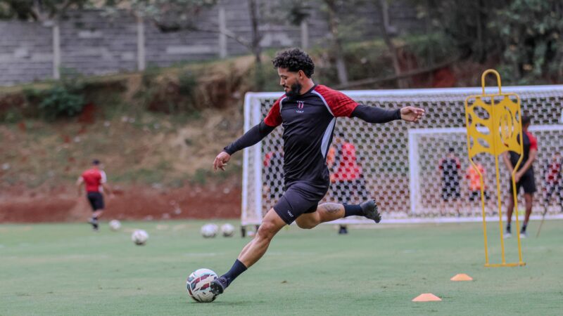 Arthur Caíke completa um mês de “pré-temporada individual” no Botafogo-SP