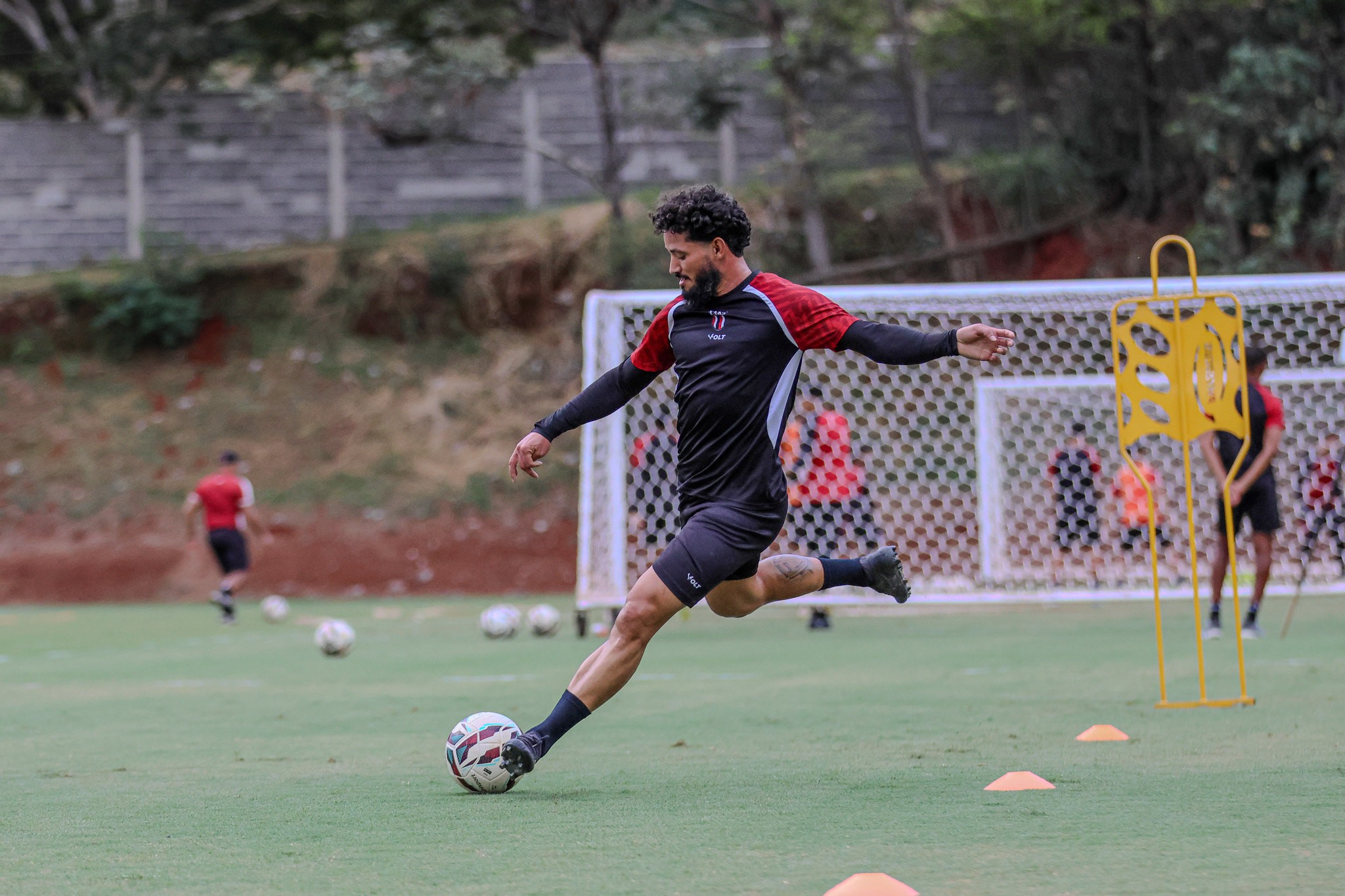 Arthur Caíke completa um mês de “pré-temporada individual” no Botafogo-SP