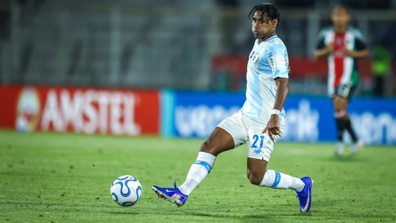 Falta de opções no ataque do Grêmio leva Castro a insistir em Tetê mesmo em má fase