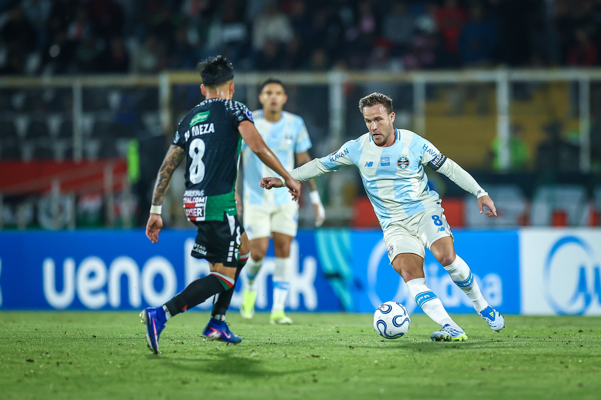 Arthur de volta? Veja quando o volante poderá atuar pelo Grêmio