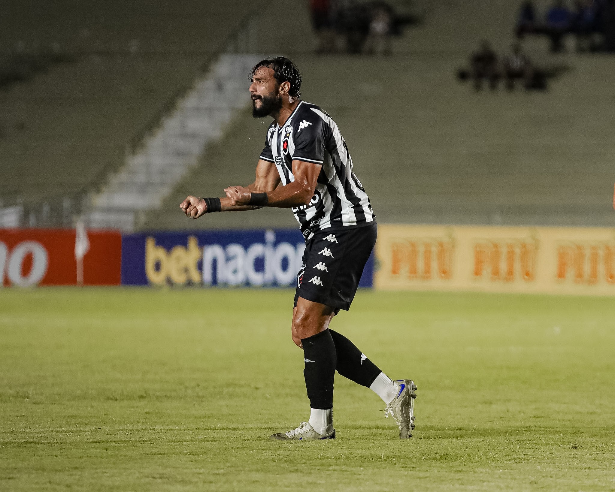 Henrique Dourado critica esquema de Lisca no Botafogo-PB: “Não favorecia o camisa 9”