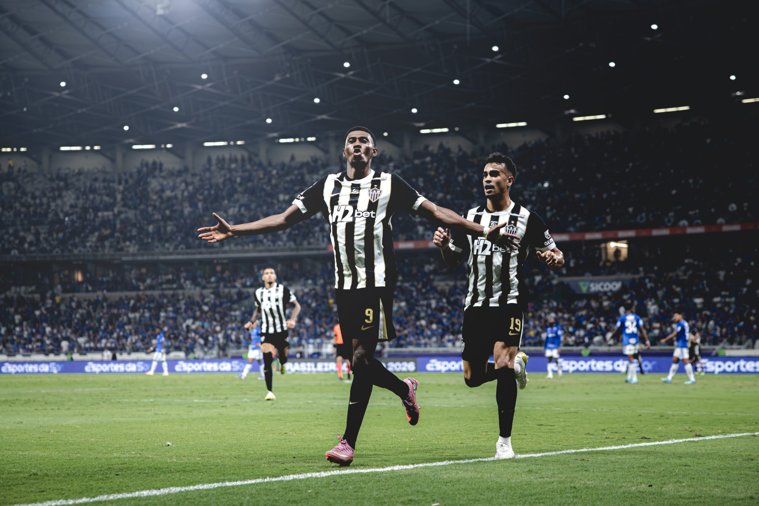 Cassierra supera Júnior Santos em números no Atlético-MG e fica a um gol de igualar Hulk na artilharia