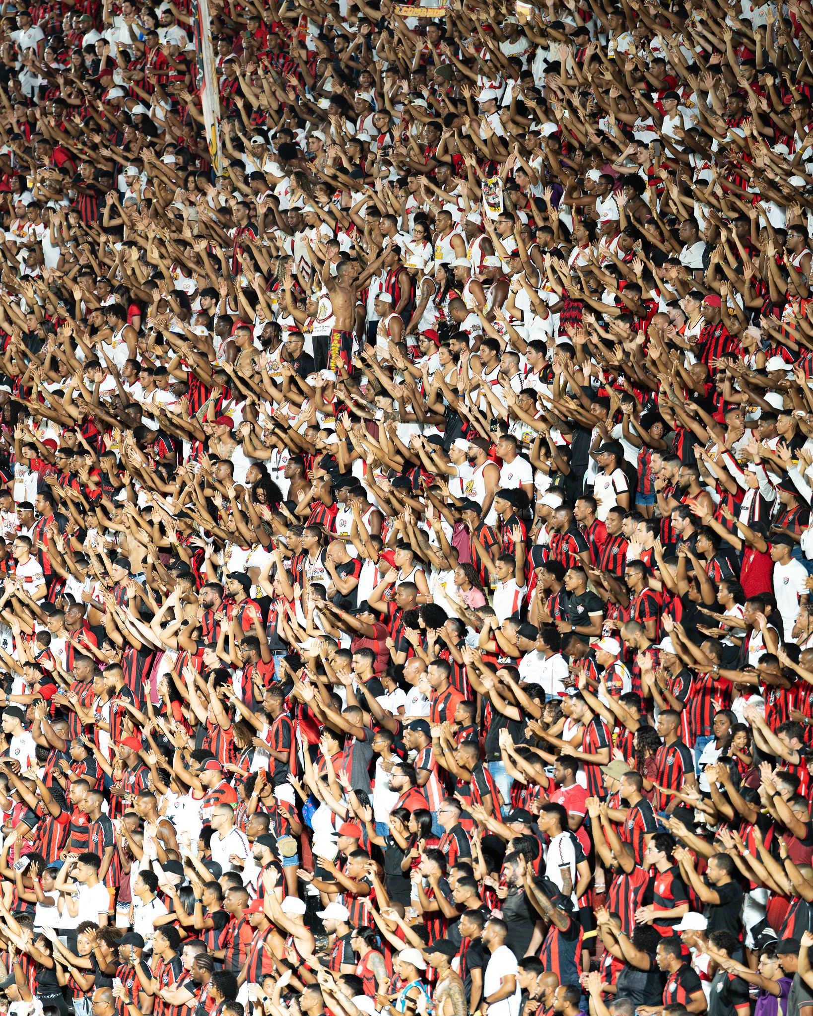 Torcida do Vitória esgota ingressos para jogo contra o Flamengo na Copa do Brasil
