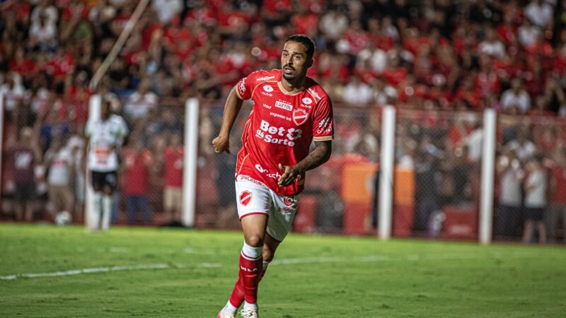 Com lesão na coxa, Dellatorre pode desfalcar Vila Nova por um mês