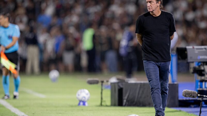 Cuca critica Gabigol e lamenta confusão entre Neymar e Robinho Jr. no Santos: “Não pode passar pano”