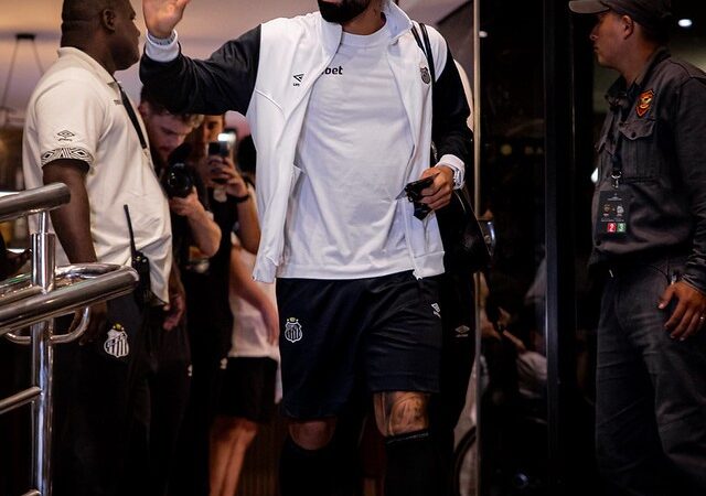 Gabigol explica ida a vestiário após ser substituído no Santos: “Estava com dores abdominais”