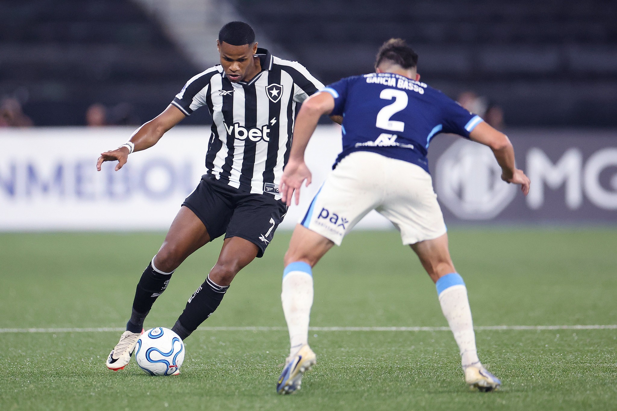 Júnior Santos volta a ser importante no Botafogo e agradece apoio de Franclim: “Tem me ajudado bastante”
