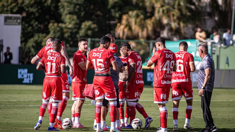 Vila Nova perde pontos pela terceira vez com um jogador a mais na Série B