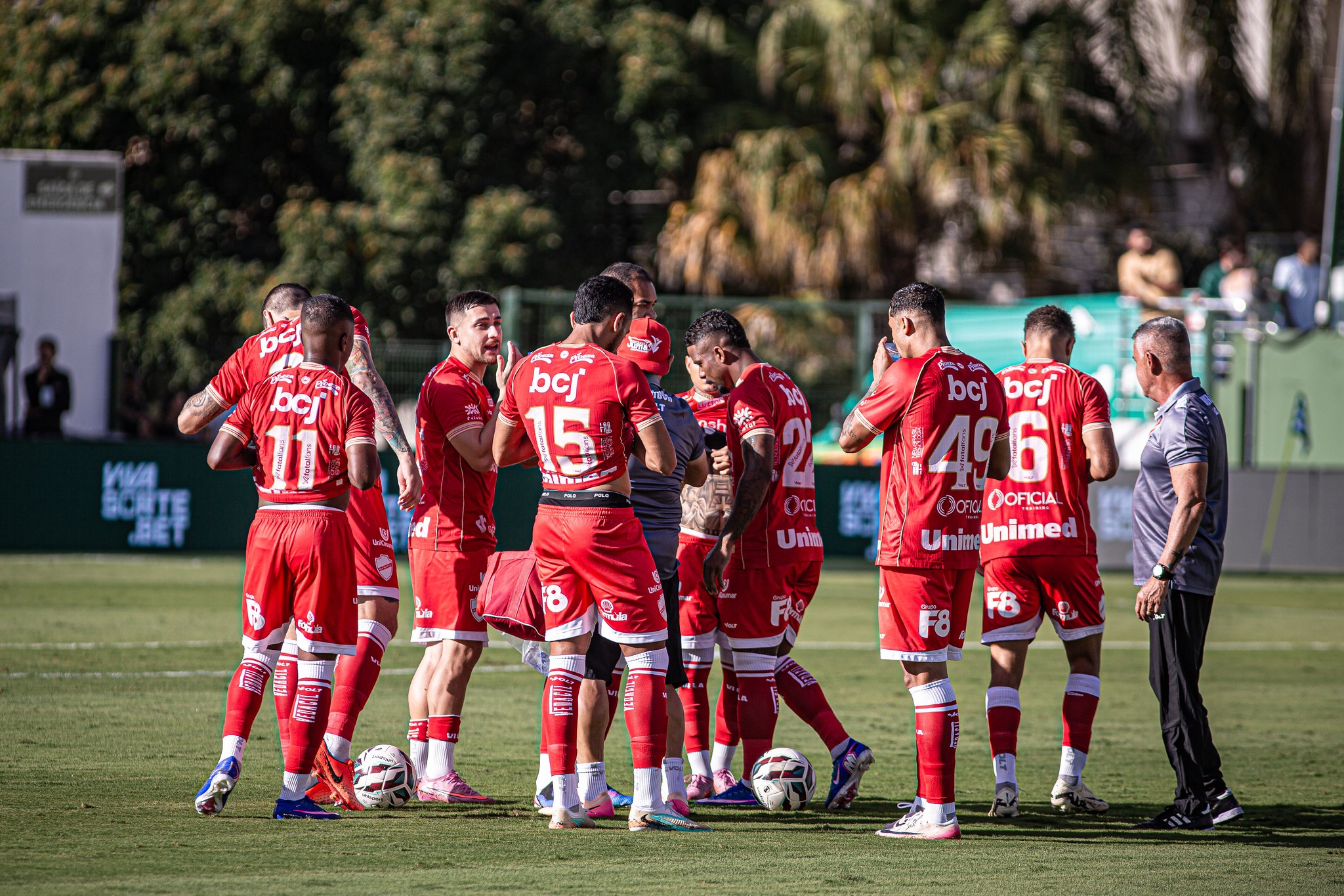 Vila Nova perde pontos pela terceira vez com um jogador a mais na Série B