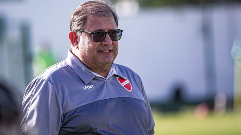 Guto Ferreira critica postura do Vila Nova no clássico: “Nós relaxamos”