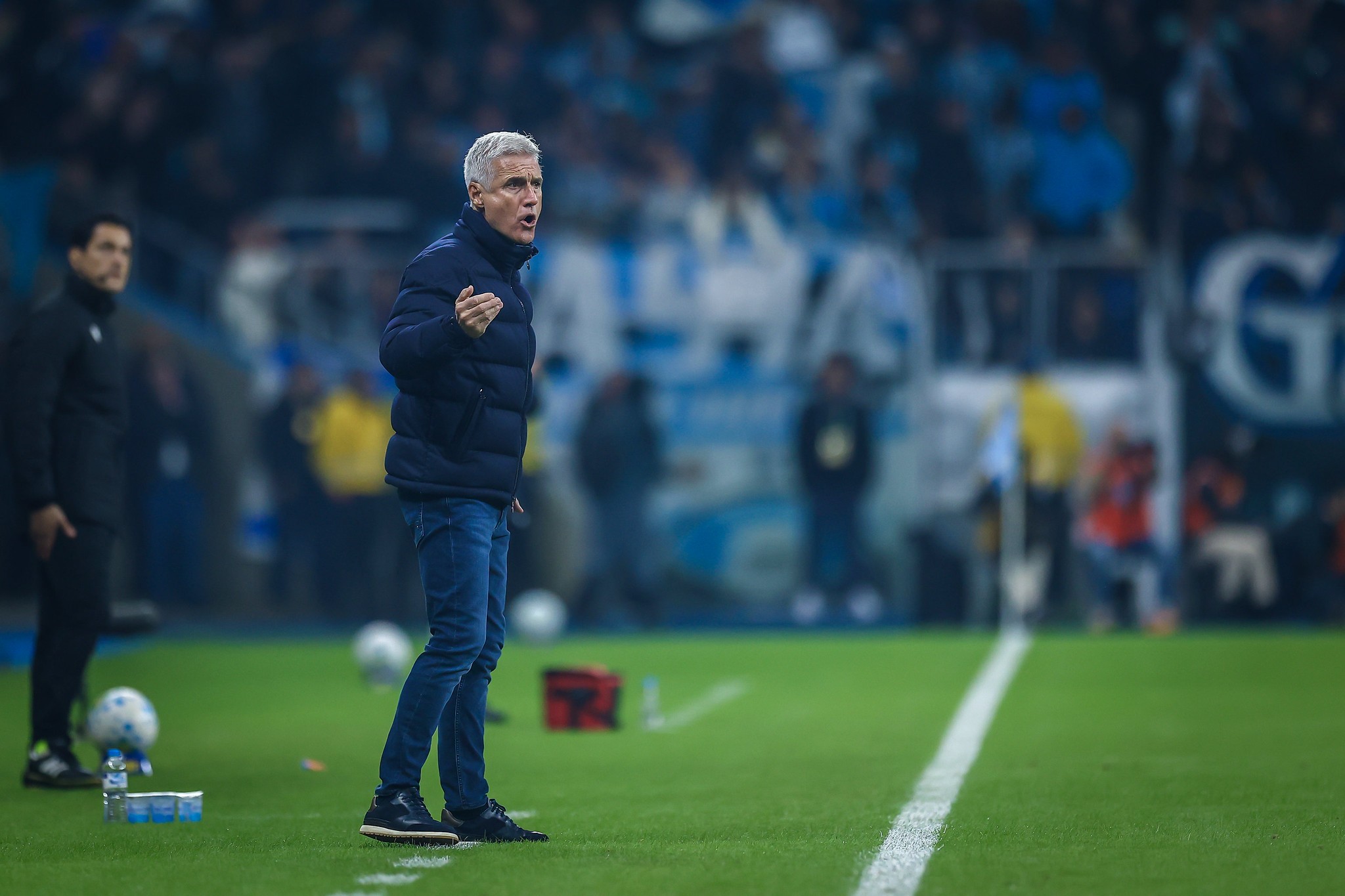 Luís Castro admite desconforto com Grêmio no Z-4: “Situação dura”