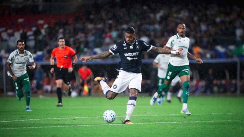 Após marcar pela segunda vez seguida, Manga dispara na liderança de participações em gols do Remo na Série A
