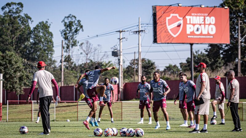 Vila Nova terá mudanças importantes contra o Avaí após perder titulares