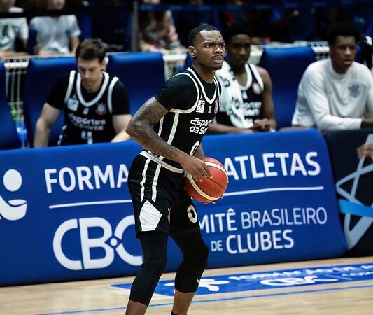 Corinthians garante vaga inédita na semifinal do NBB após virada sobre o Minas