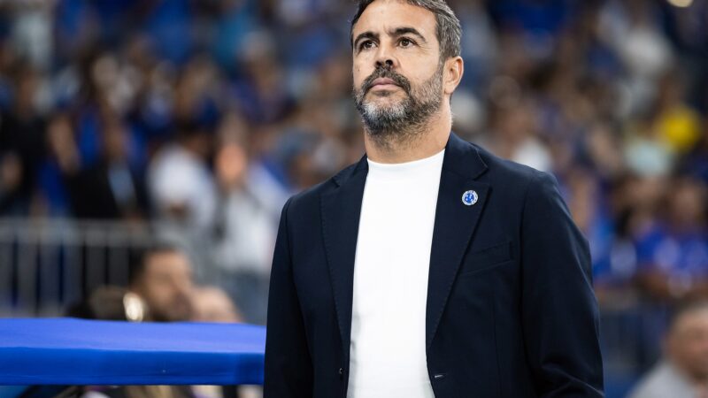 Artur Jorge faz ponderação sobre vitória do Cruzeiro e explica saída de destaques com placar sob risco