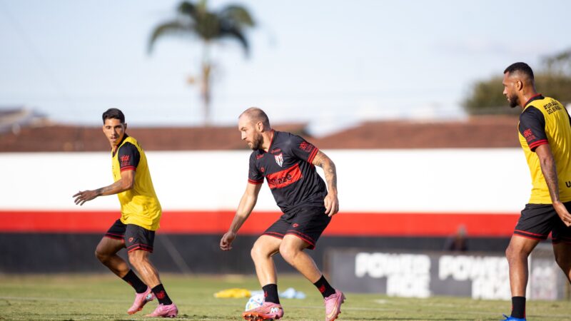 Atlético-GO terá retorno de atacante titular contra o líder