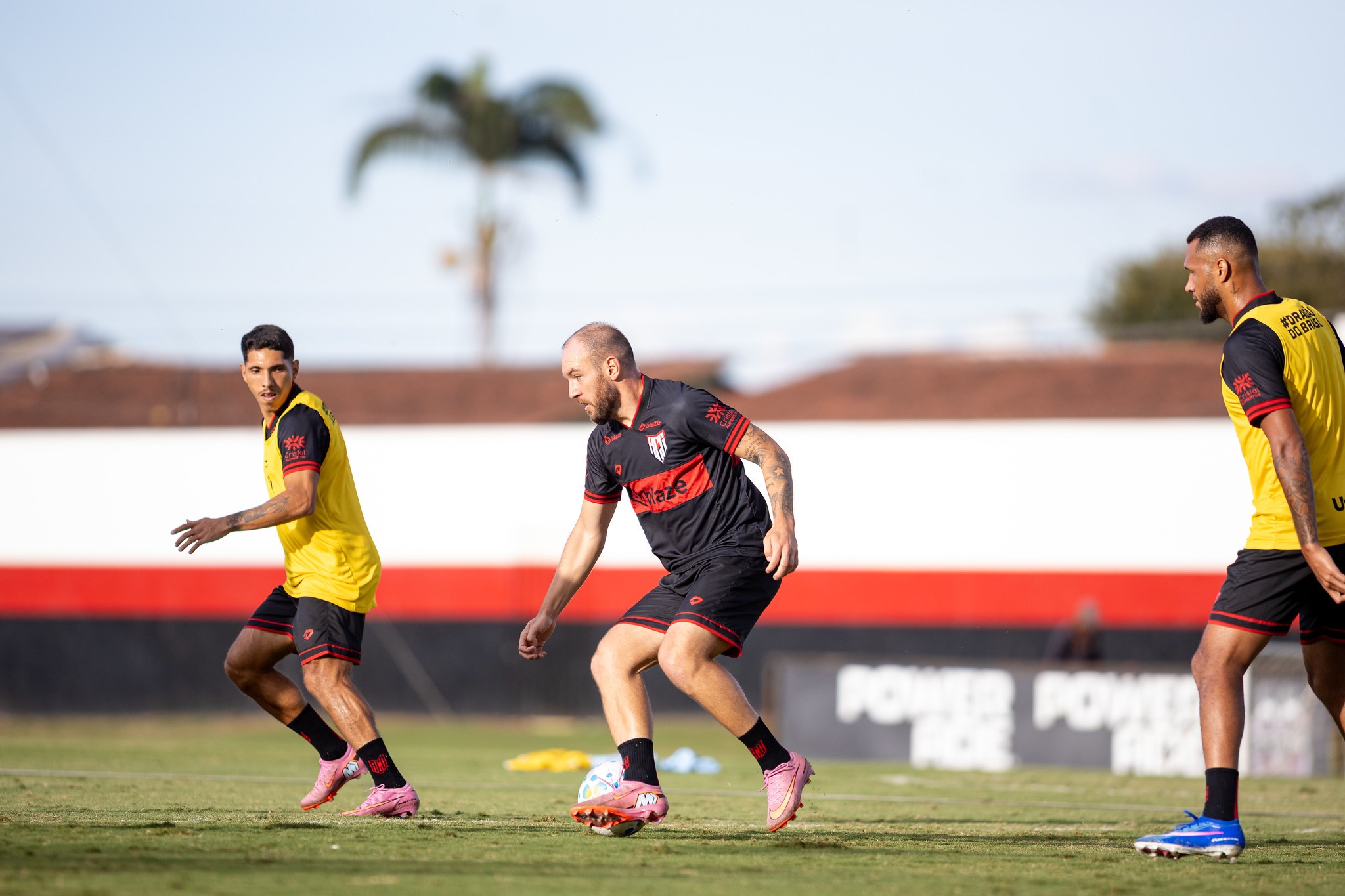 Atlético-GO terá retorno de atacante titular contra o líder