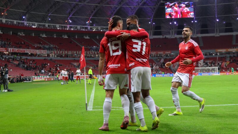 Vitória e preocupação colorada