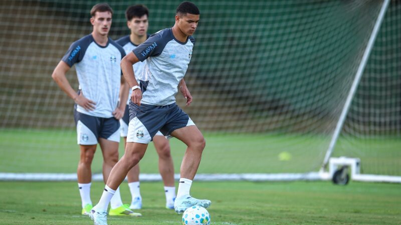 Joia do Grêmio aguarda oportunidade após parceiros da base terem sequência
