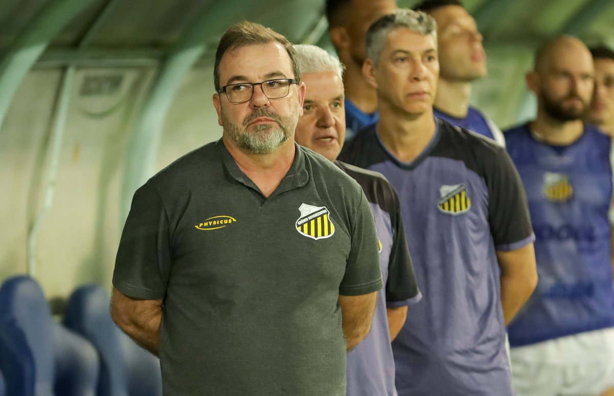 Enderson vê jogo equilibrado com o Cuiabá e valoriza empate do Novorizontino
