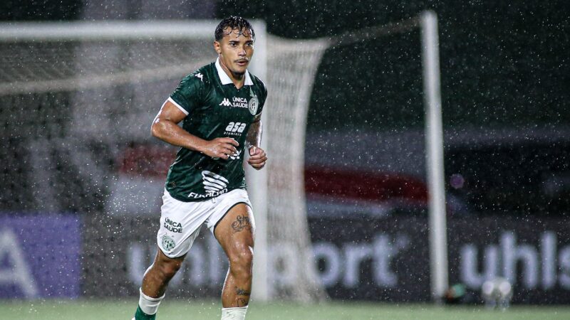 Bola parada e confiança de Elio ajudam Carlos Eduardo a ter sequência no Guarani