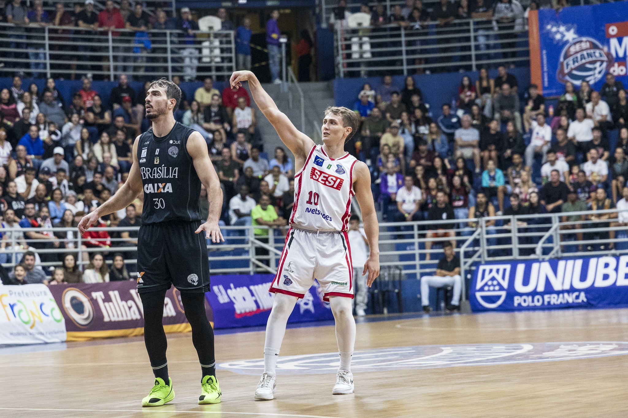 Franca vai bem no 3º quarto, vence Brasília e abre vantagem na semifinal do NBB