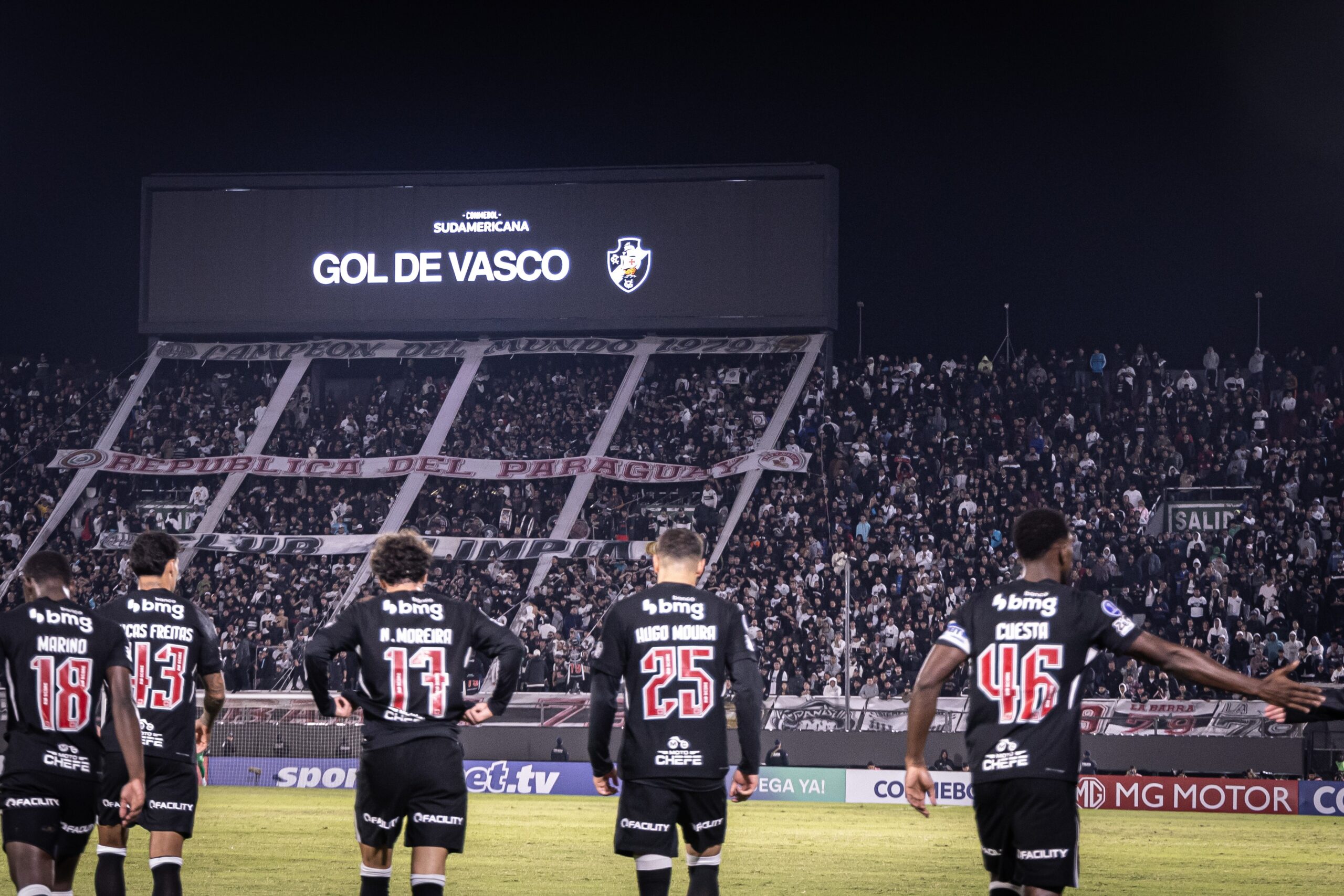 Vasco vive sina de cartões em 2026 e lida com jogador expulso pelo terceiro jogo seguido