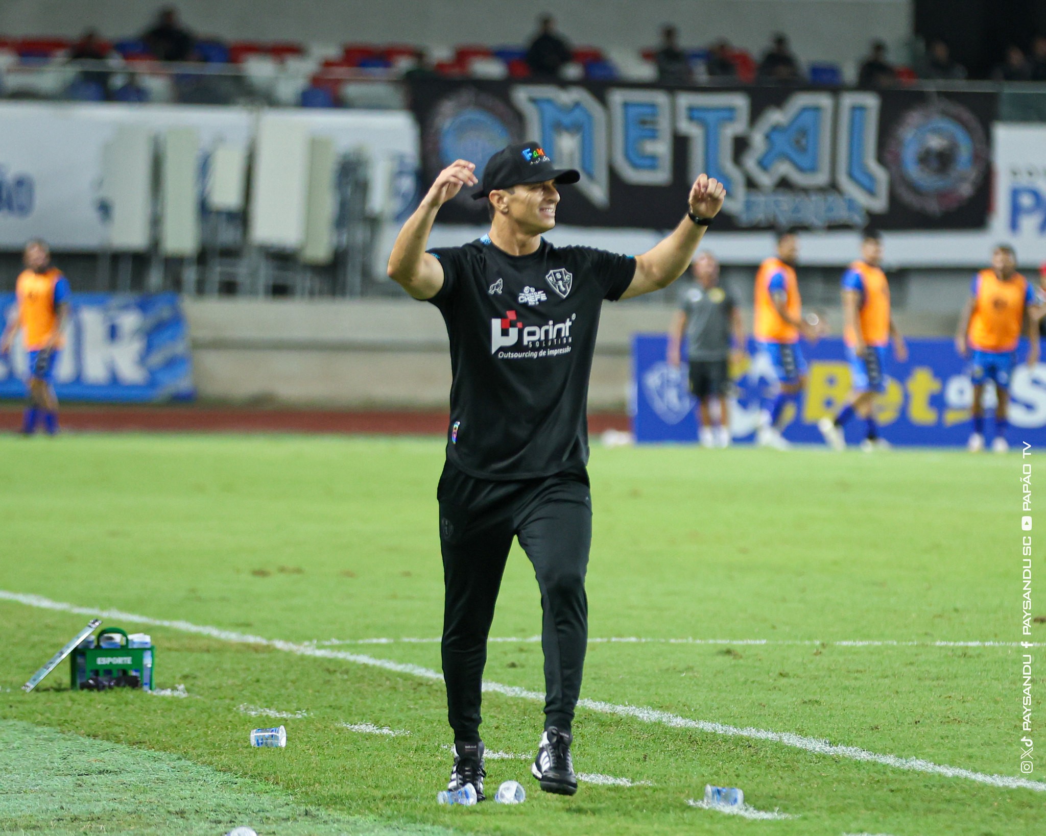 “Treinador mais feliz do mundo”, diz Júnior Rocha depois de título da Copa Norte com Paysandu