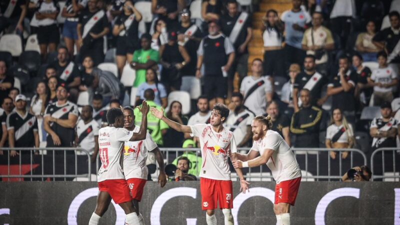 Com defesa sólida e ataque eficaz, Bragantino bate o Vasco fora de casa; dê suas notas