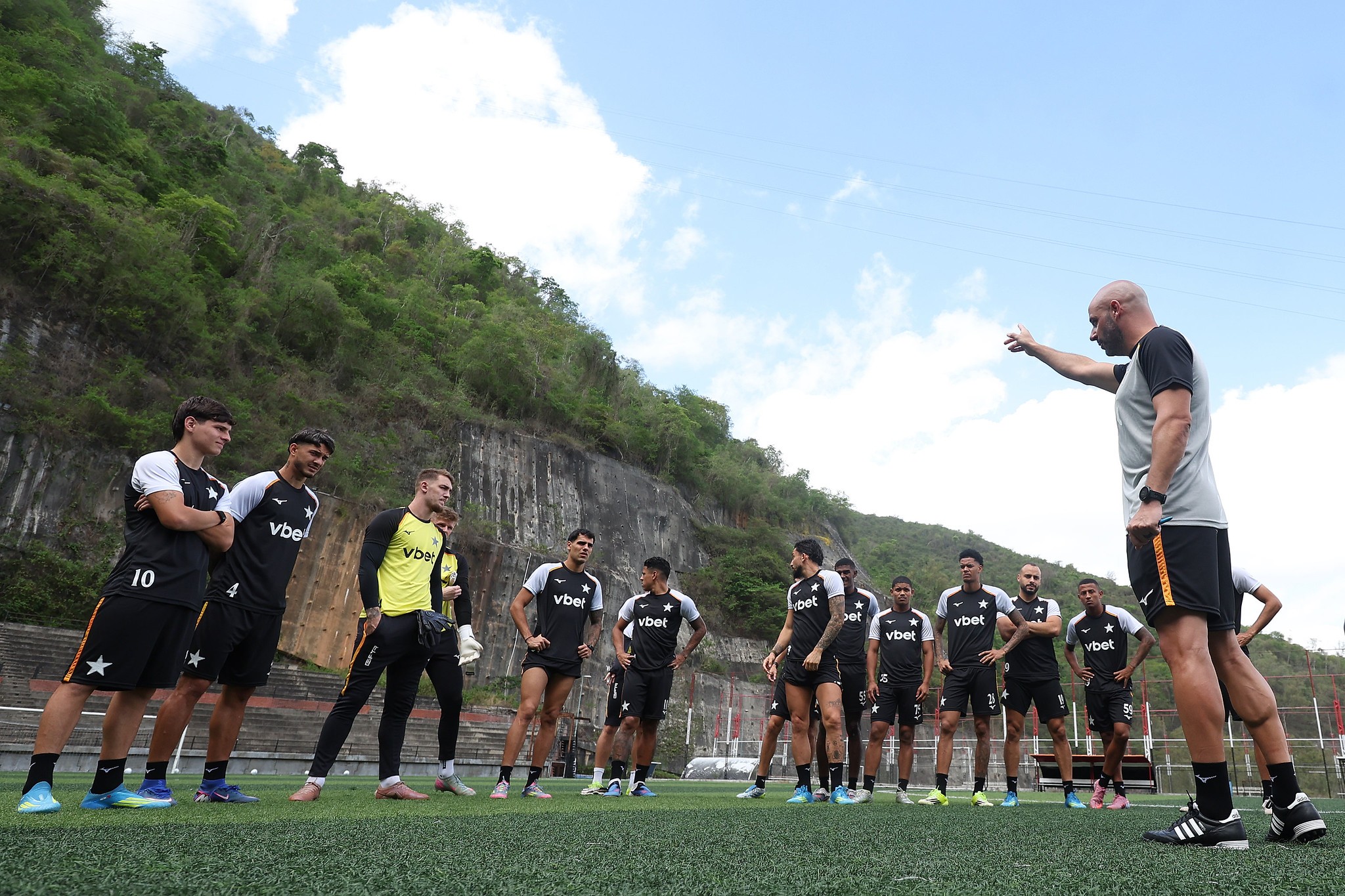 Escalação do Botafogo: Franclim deve ter retorno de titulares contra o Bahia; Correa é desfalque