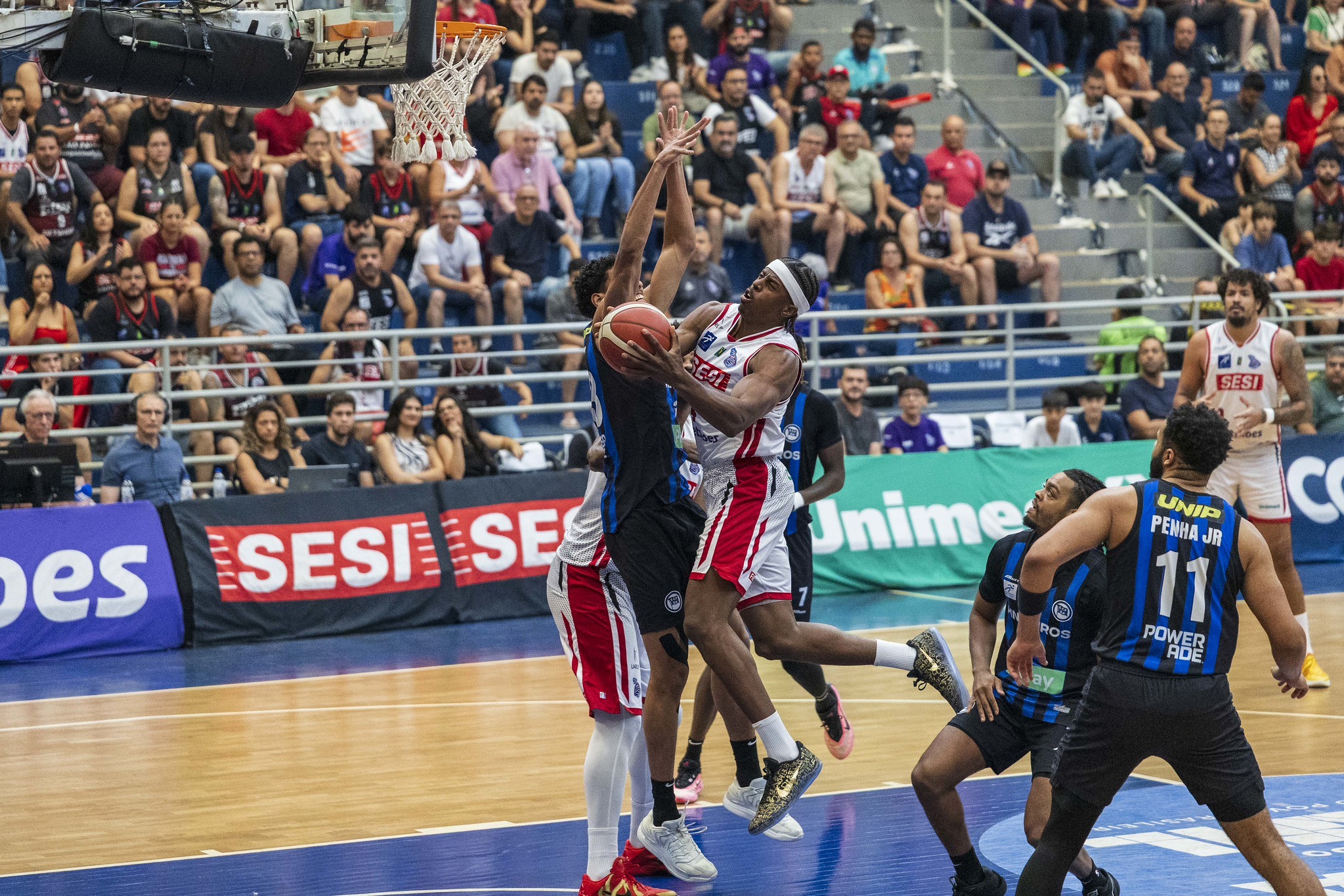 Franca reage no 3º quarto, vence Pinheiros e abre vantagem na final do NBB