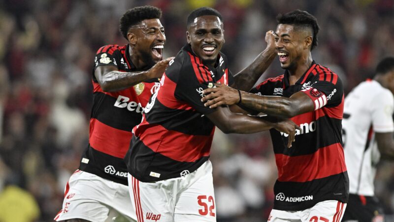Procurado pelo Grêmio, Evertton Araújo cumpre projeto no Flamengo e aproveita brechas por mais espaço