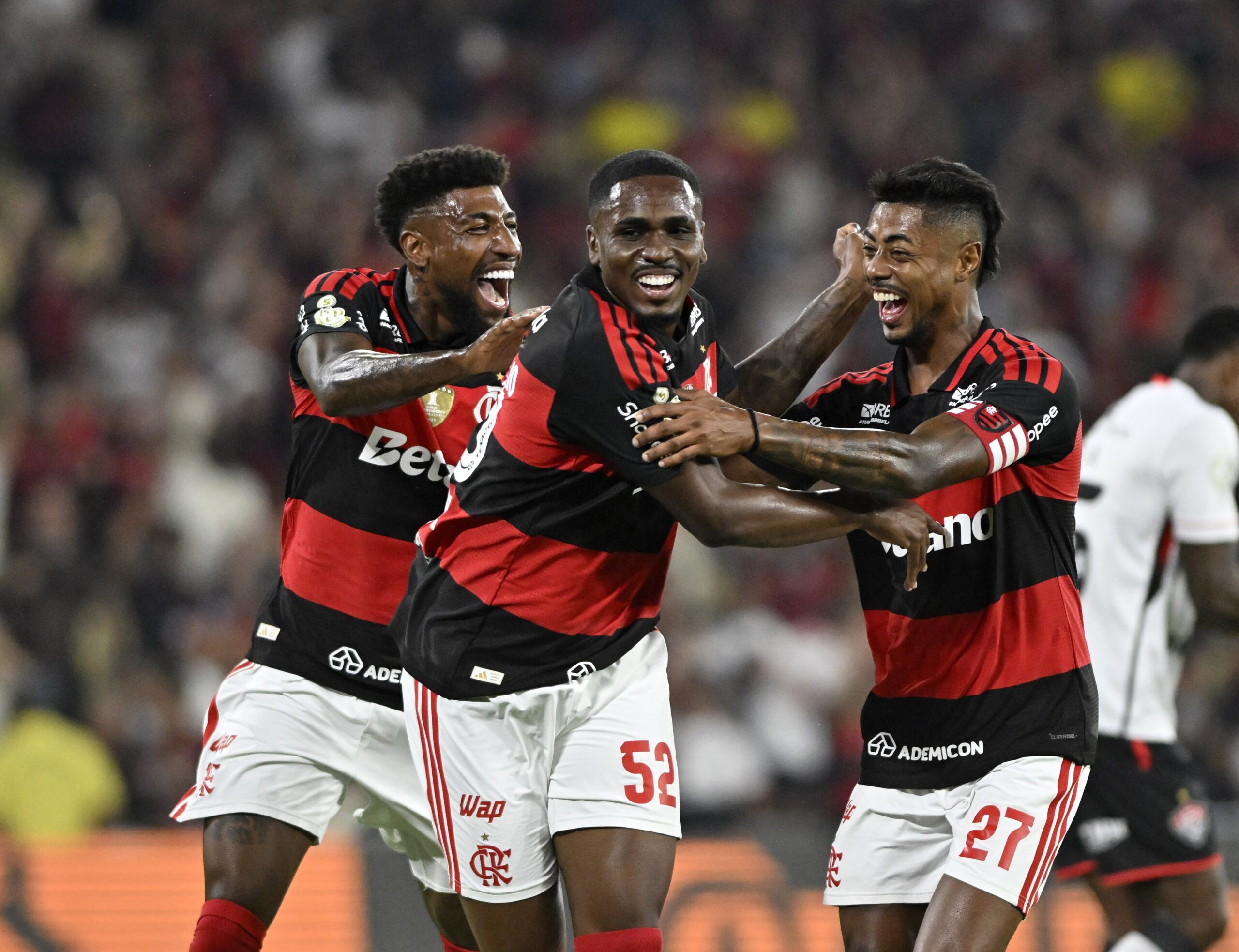 Procurado pelo Grêmio, Evertton Araújo cumpre projeto no Flamengo e aproveita brechas por mais espaço