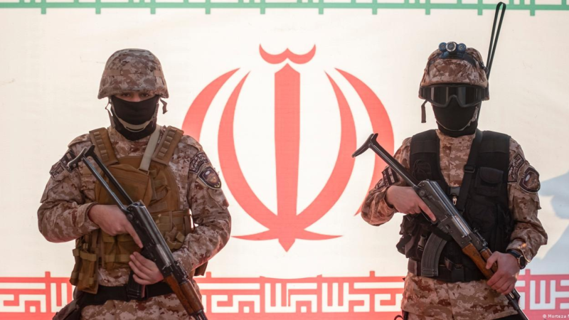 Iraniana é enforcada pelo regime após na prisão, dizem grupos de direitos humanos