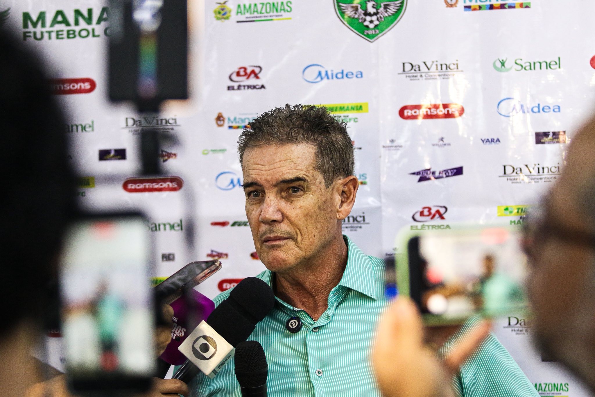 Paulo Roberto Santos admite 1º tempo ruim e exauta empate: “As substituições deram resposta”