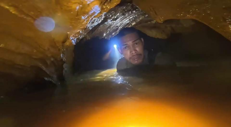 Cinco das 7 pessoas presas em caverna no Laos são encontradas com vida; buscas seguem