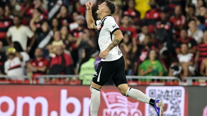 Hugo Moura volta aos titulares do Vasco após um mês e ganha moral antes de reencontro com ex-clube