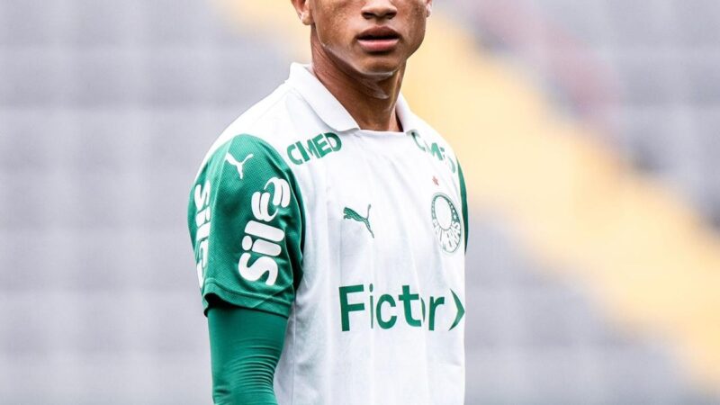 O “curinga” da base do Palmeiras que esperou uma pandemia para sonhar e é comparado a Danilo