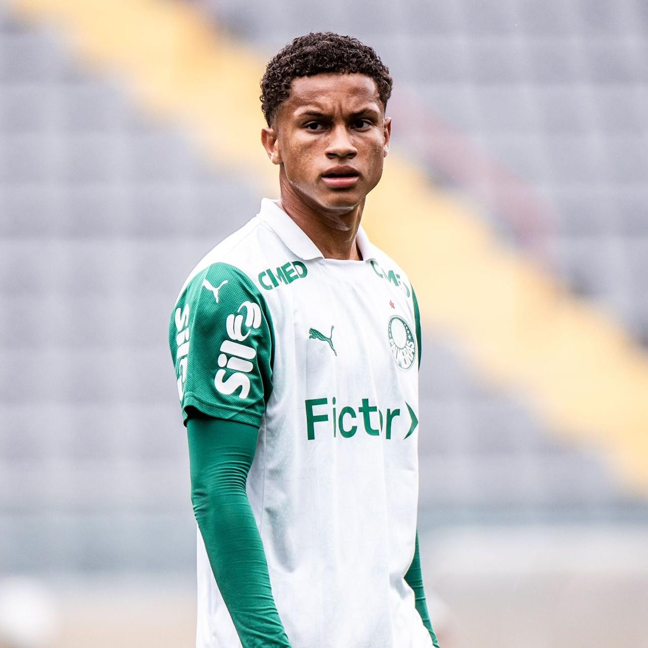 O “curinga” da base do Palmeiras que esperou uma pandemia para sonhar e é comparado a Danilo