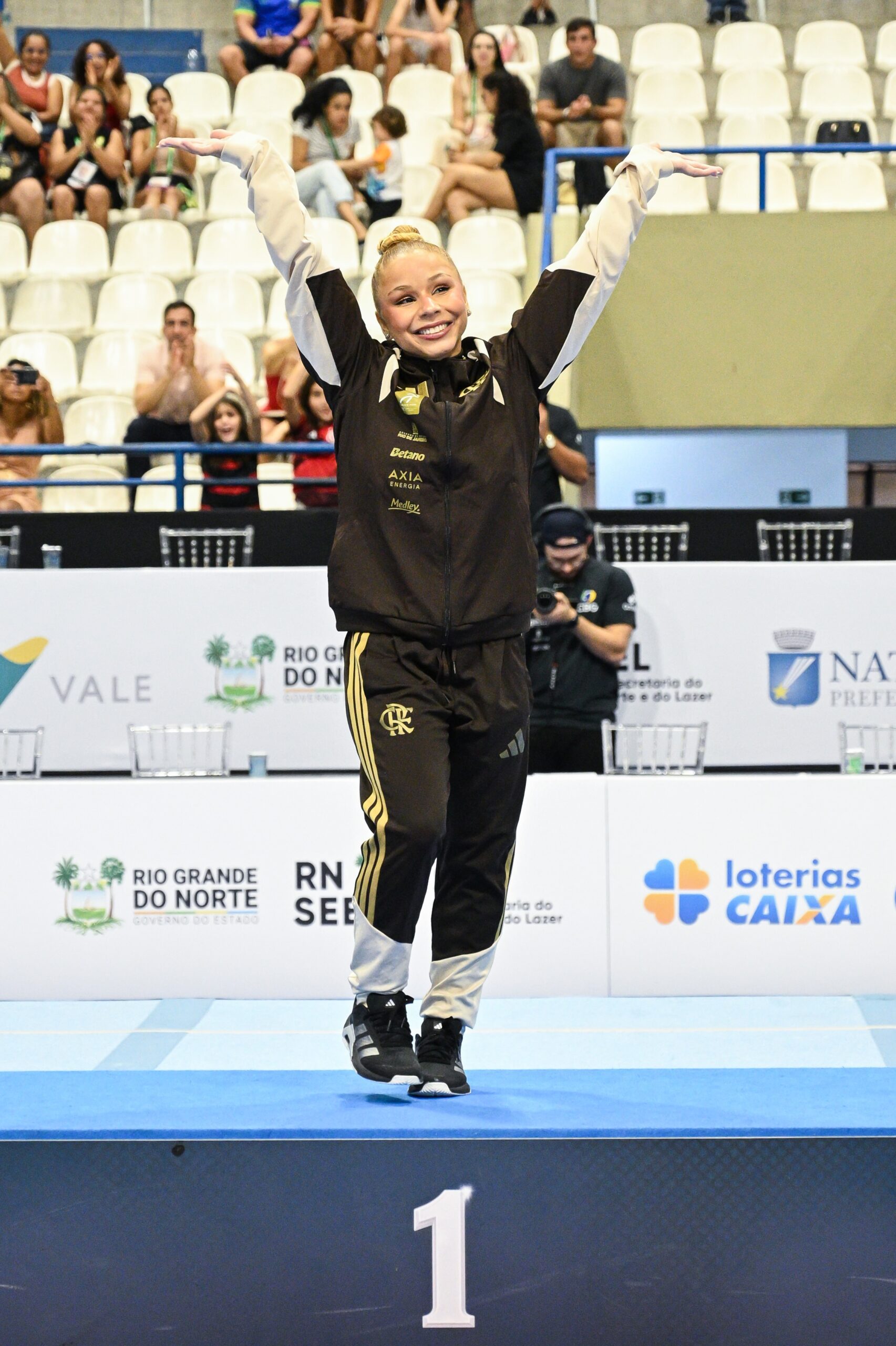 Flávia Saraiva e Arthur Nory dão show e são campeões no Troféu Brasil de ginástica artística
