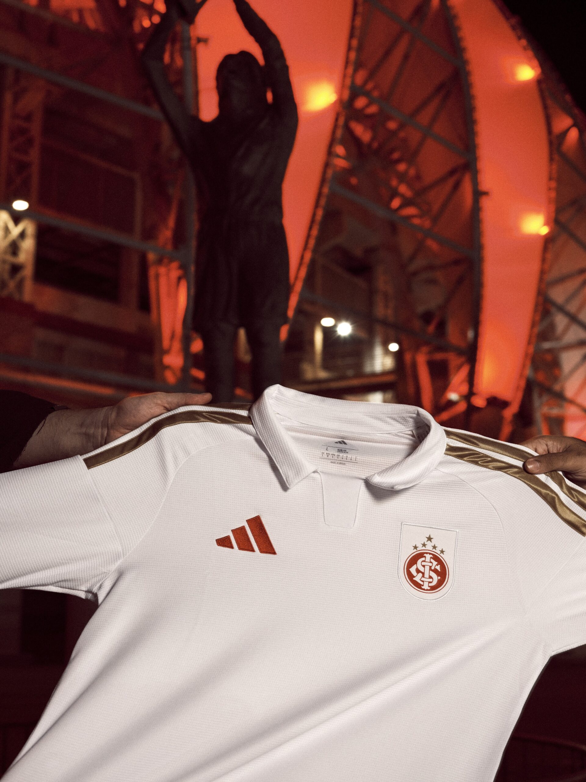 Inter lança nova camisa branca para a temporada 2026; veja fotos