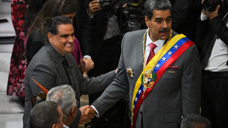 Venezuela deporta aos EUA empresário acusado de ser laranja de Maduro