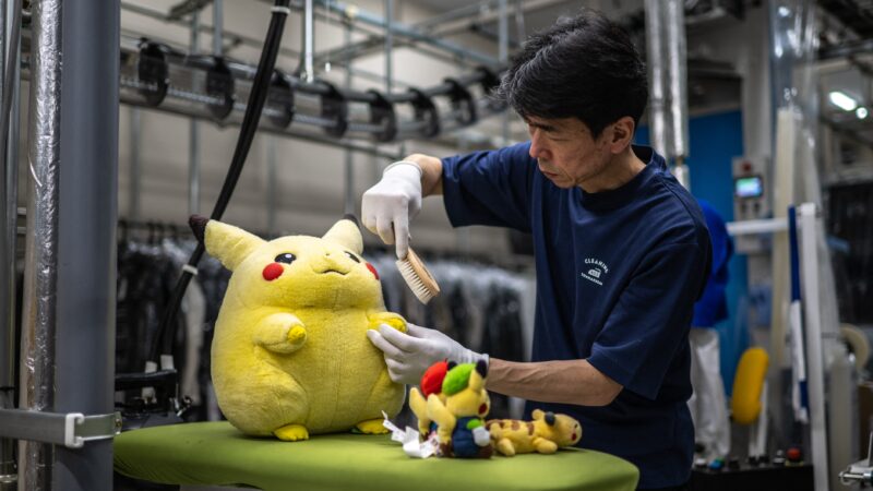 Lavanderia no Japão viraliza ao dar ‘banho de spa’ em bichos de pelúcia