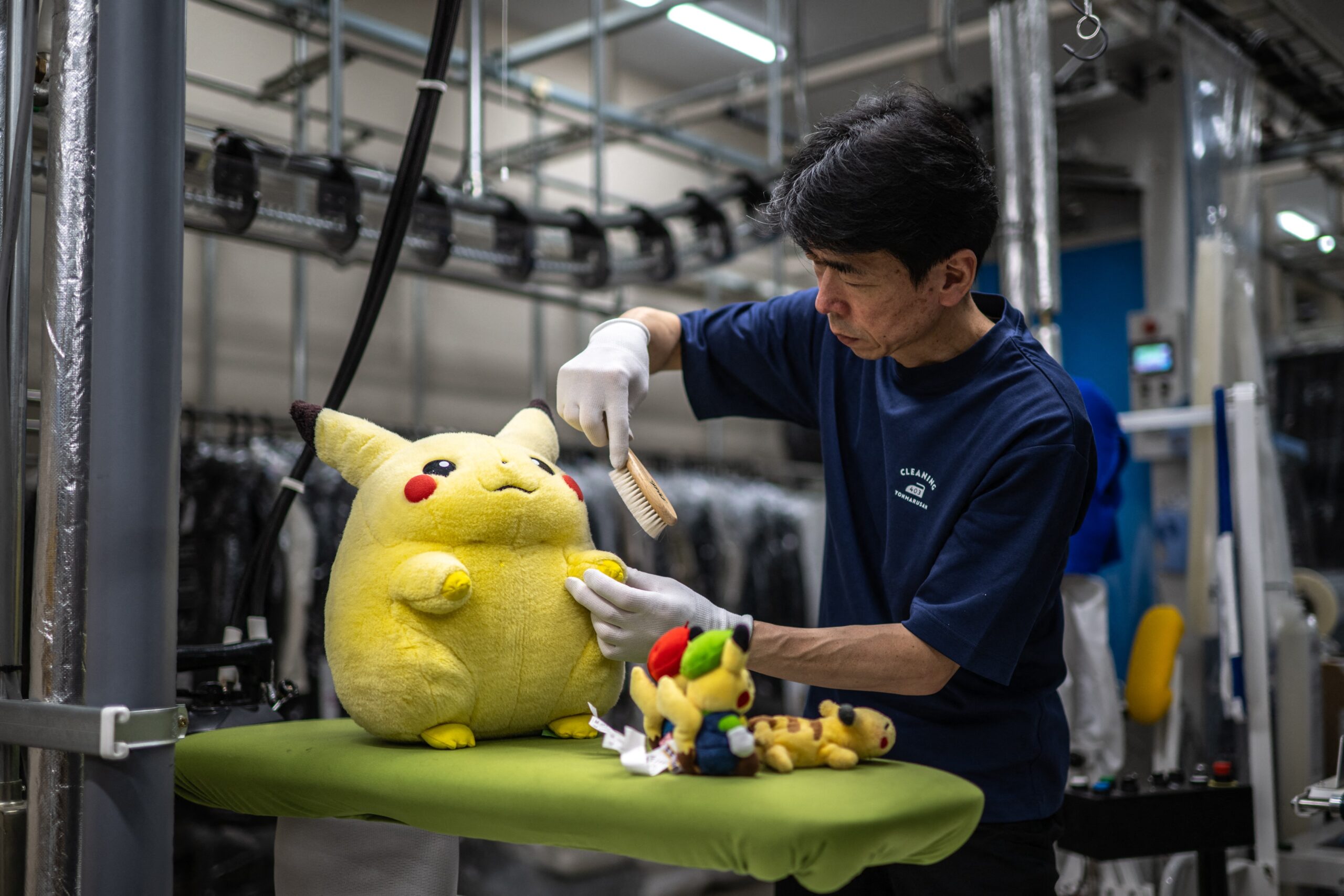 Lavanderia no Japão viraliza ao dar ‘banho de spa’ em bichos de pelúcia