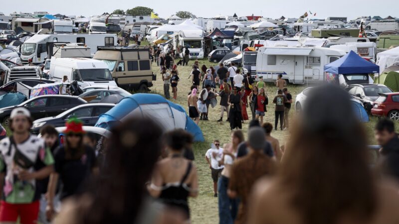 ‘Nem moradores podem entrar’: rave ilegal leva 20 mil a zona militar na França com explosivos da 1ª Guerra