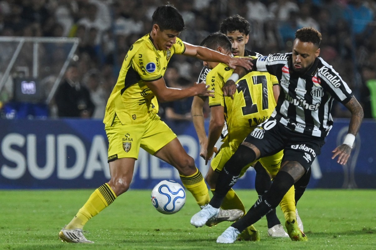 Atuações do Santos: Neymar faz gol,  mas time sofre empate no fim contra o Recoleta; dê suas notas
